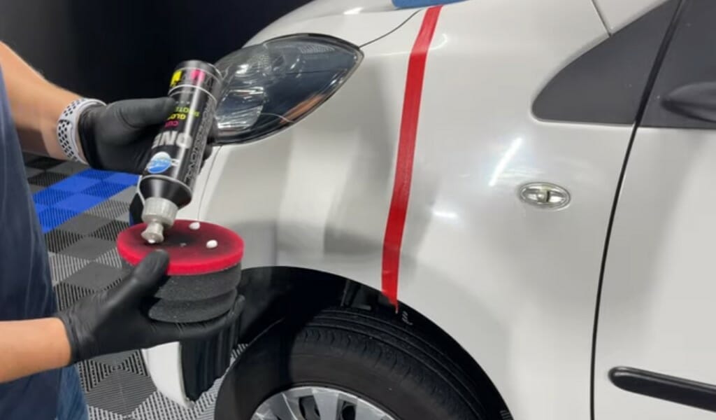 Håndpolering af bil