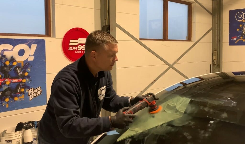 Polermiddel til glas