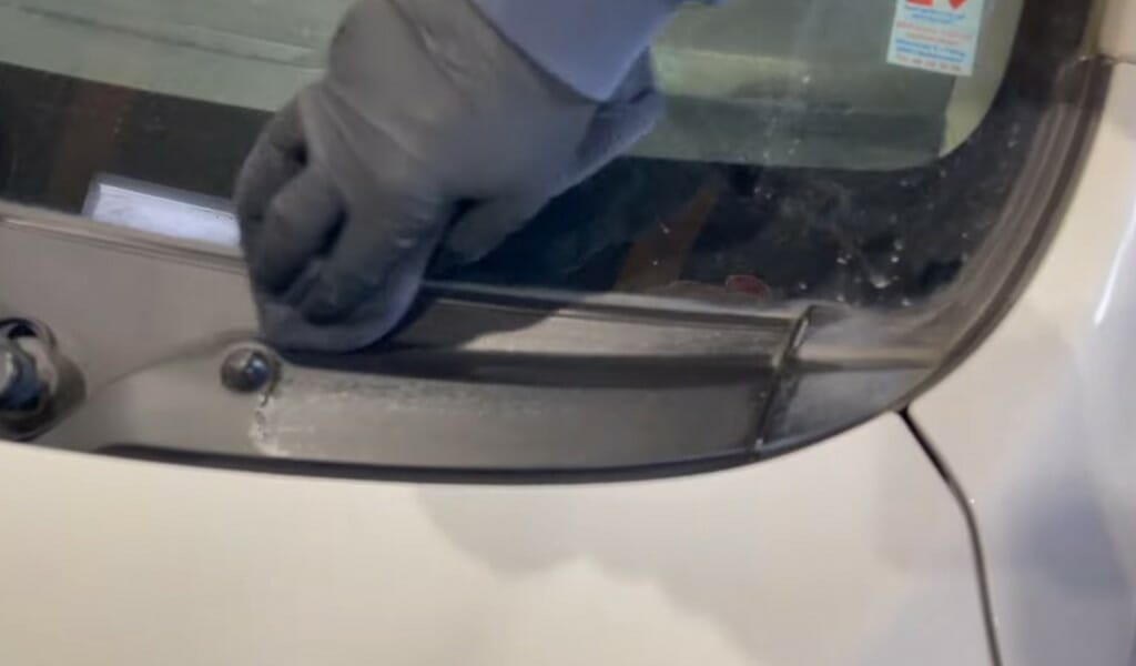 Tør efter med mikrofiberklud