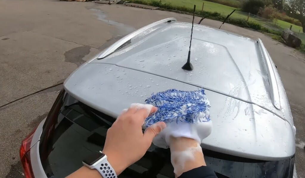 håndvask af bilen